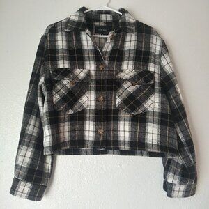 Love Tree women's size M black, white and tan plaid flannel cropped shacket